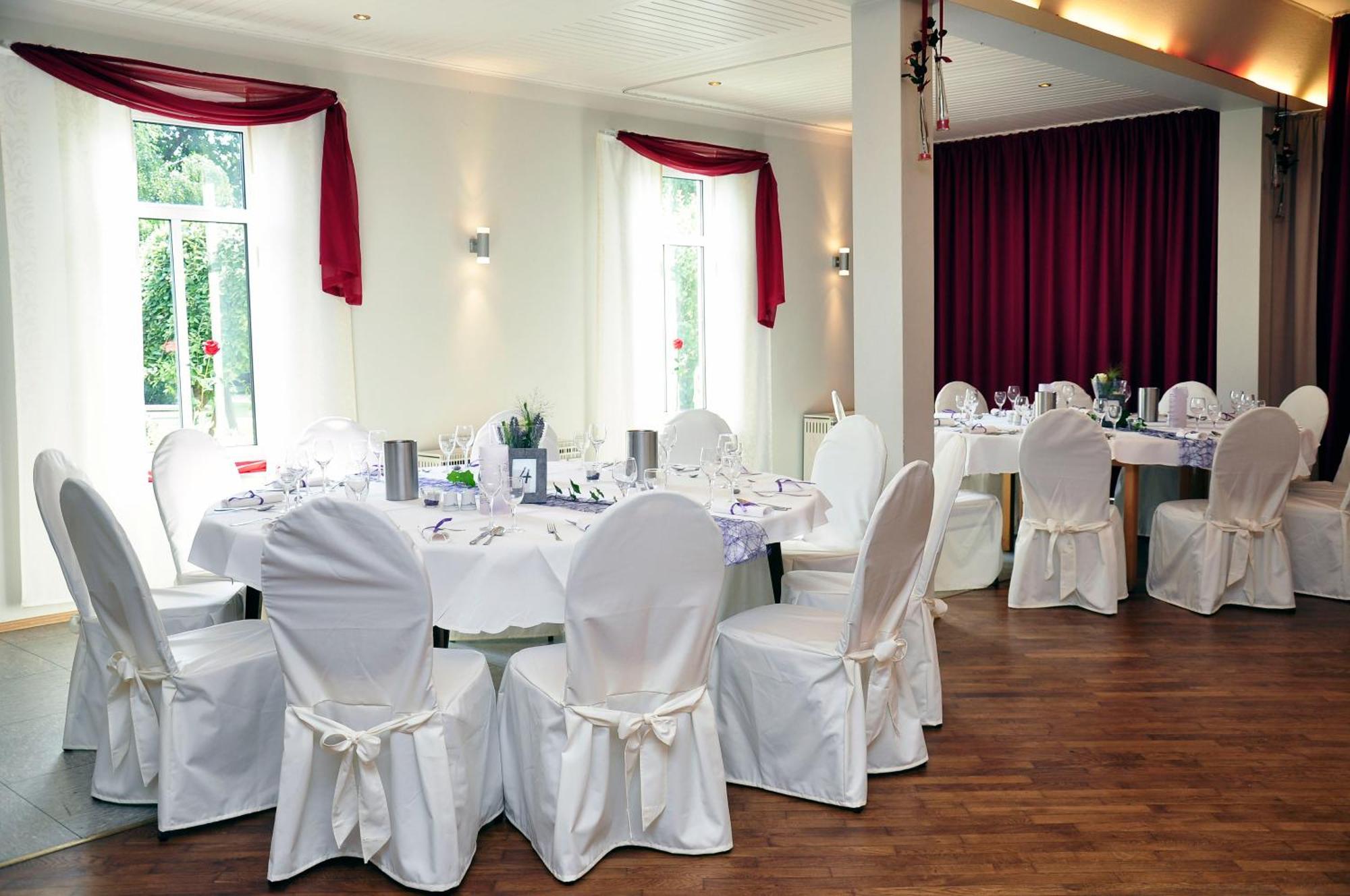 Hotel & Restaurant Zum Deutschen Hause Kirchhatten Eksteriør billede